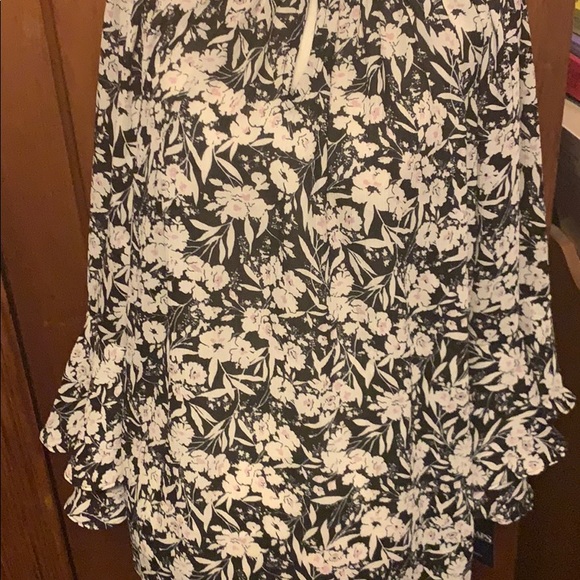 Black and white tunic blouse - Picture 2 of 3